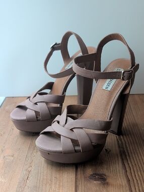 Steve Madden Mauve-Taupe Platform Sandal Heels